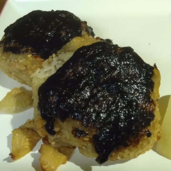 筍ご飯の焼きオニギリ 梅海苔風味!